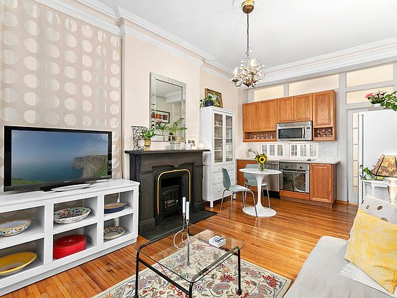 2nd image of 111 W 11th St APT 1FW