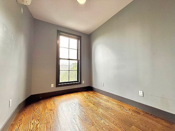 4th image of 133 Woodbine St #4A