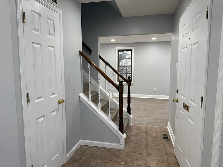 203 Franklin Ct — Photo 13