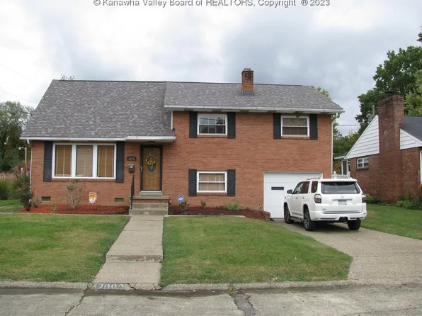 2002 Lincoln Ave, Saint Albans, WV 25177