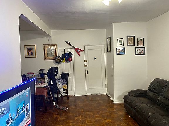 4th image of 3239 Barker Ave #J