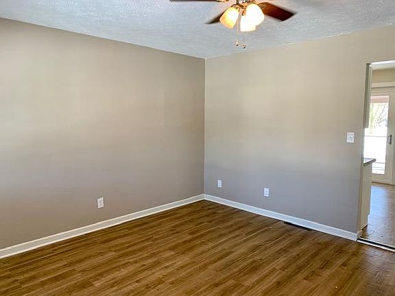 4th image of 2399 Edenburgh Dr S