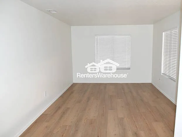10426 W Oregon Ave — Photo 5