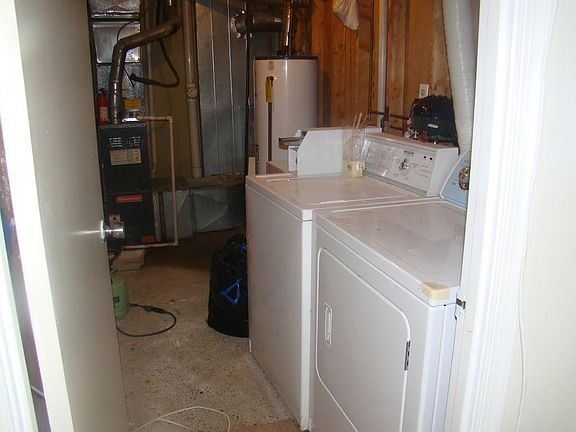 3rd image of 3004 Hickory Grove Ct