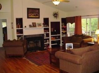 1045 Martins Point Rd, Kitty Hawk, NC 27949