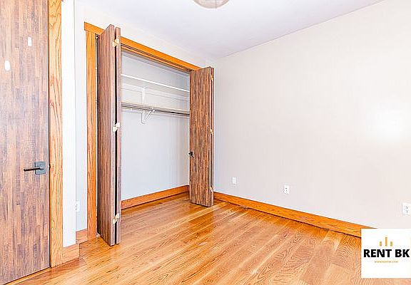 5th image of 865 Willoughby Ave APT 6A