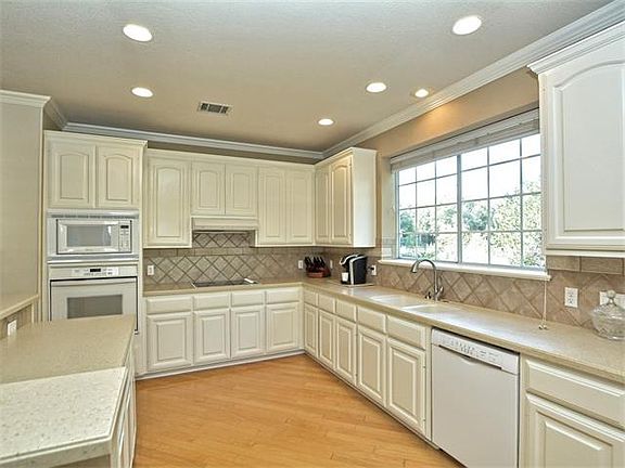 4th image of 7704 Yaupon Dr