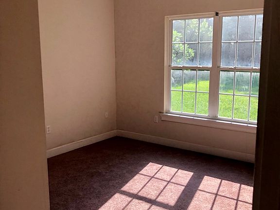 4th image of 609 N Davis St
