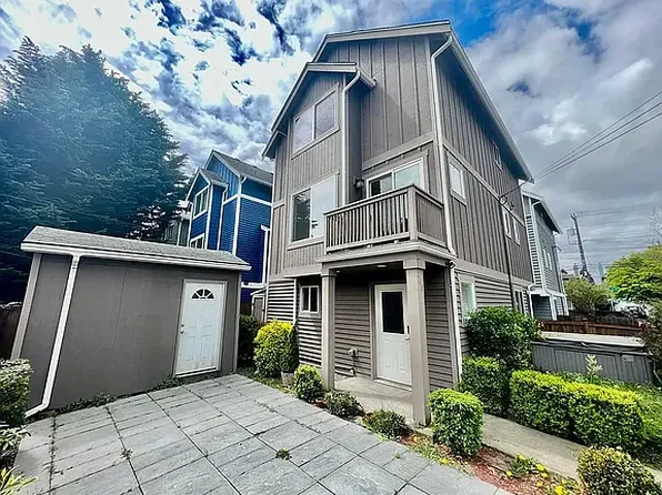 703 N 94th St, Seattle, WA 98103