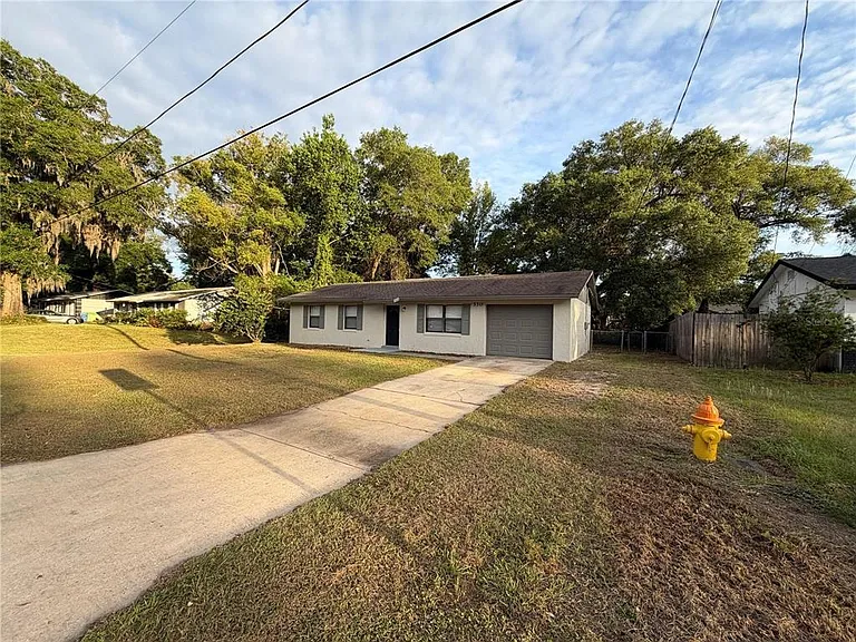 330 Dogwood Ave — Photo 2