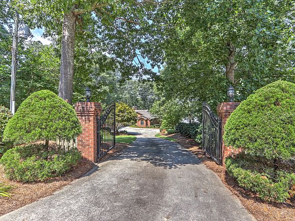 3rd image of 4803 Odell Dr