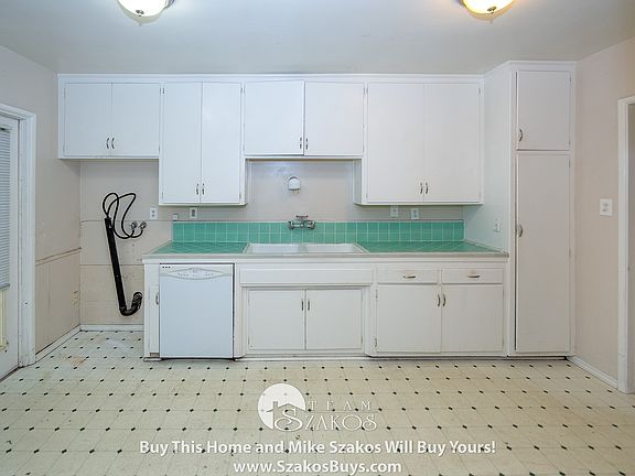 5th image of 1131 W Beverly Dr