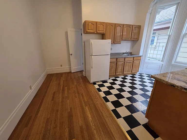 1126 Guerrero St #8 — Photo 3