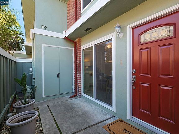 3rd image of 1052 Bancroft Rd