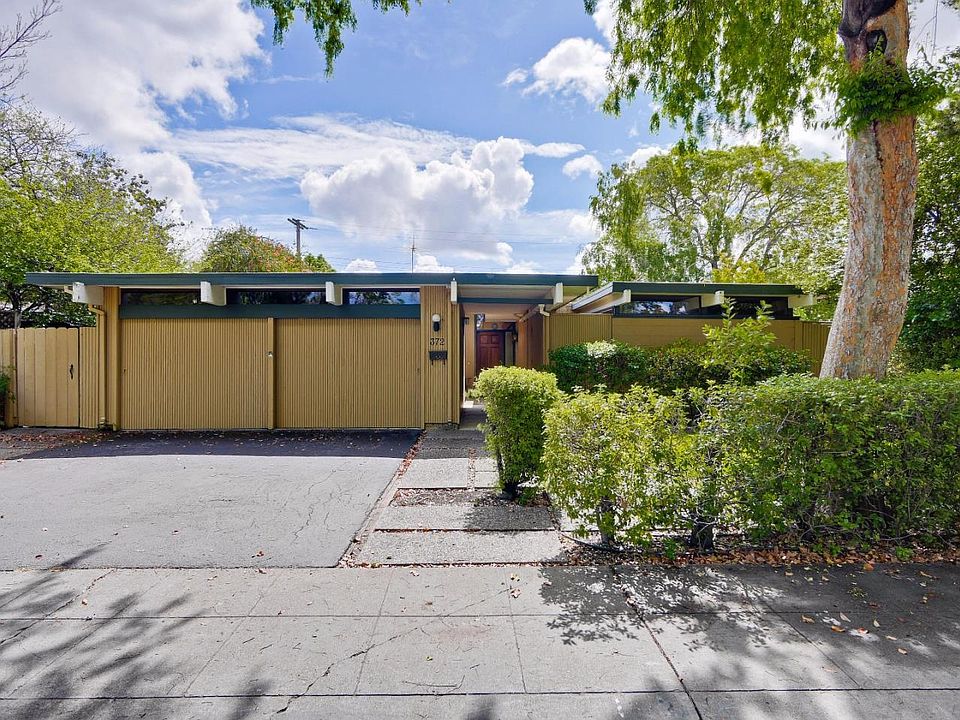 1st image of 372 Parkside Dr