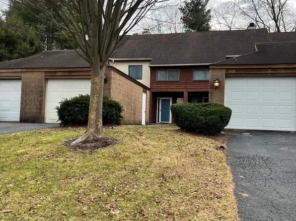 405 Stonegate Ct, Millersville, PA 17551