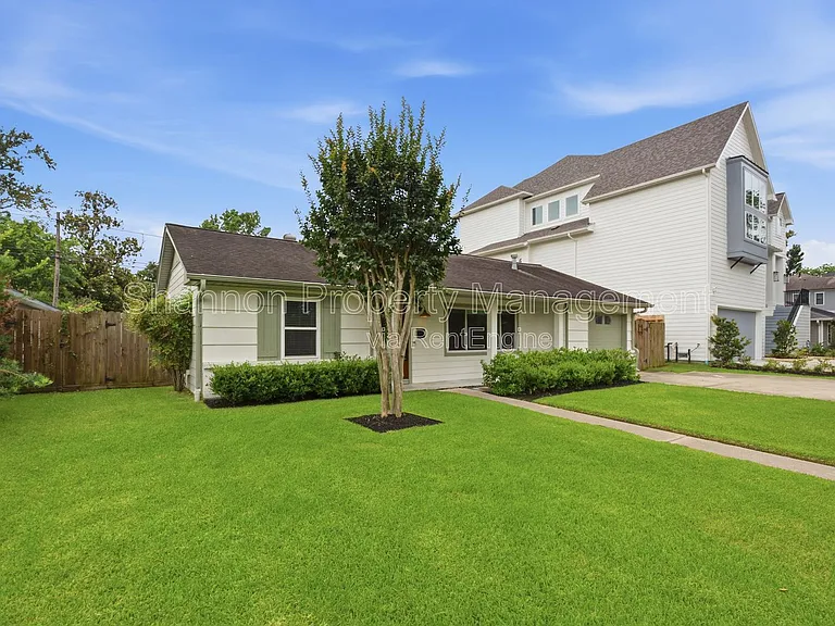 2207 Saxon Dr — Photo 4