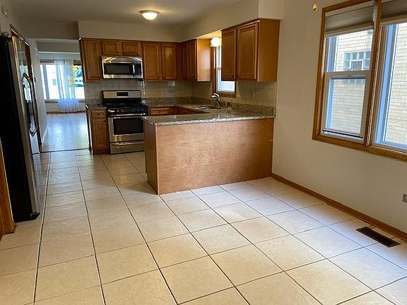 3rd image of 3618 N Osage Ave APT 1