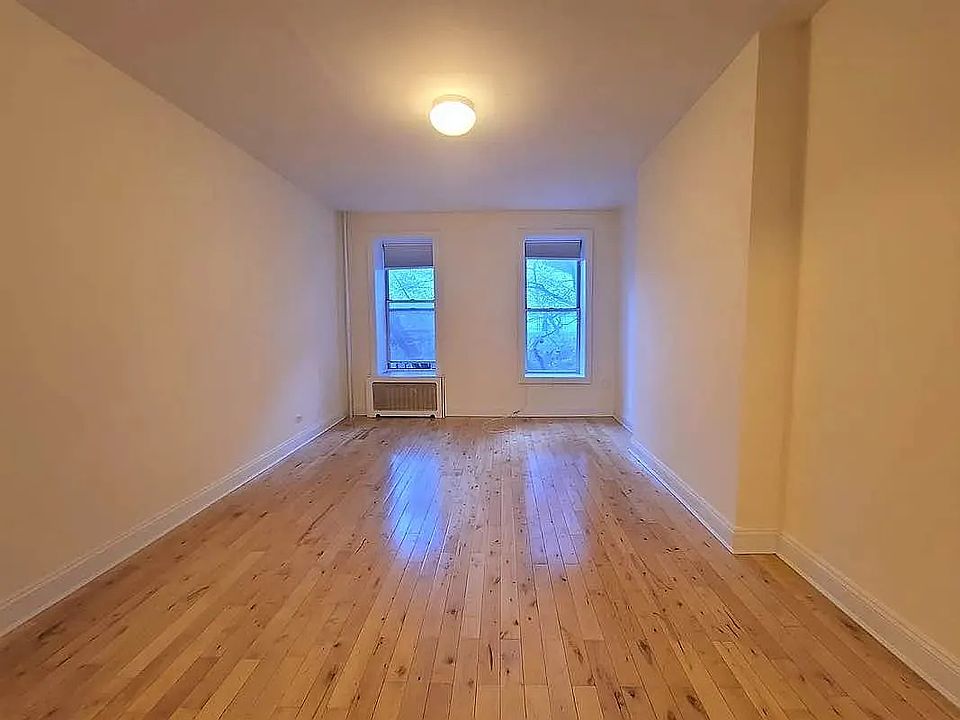 1st image of 447 W 43rd St #3U