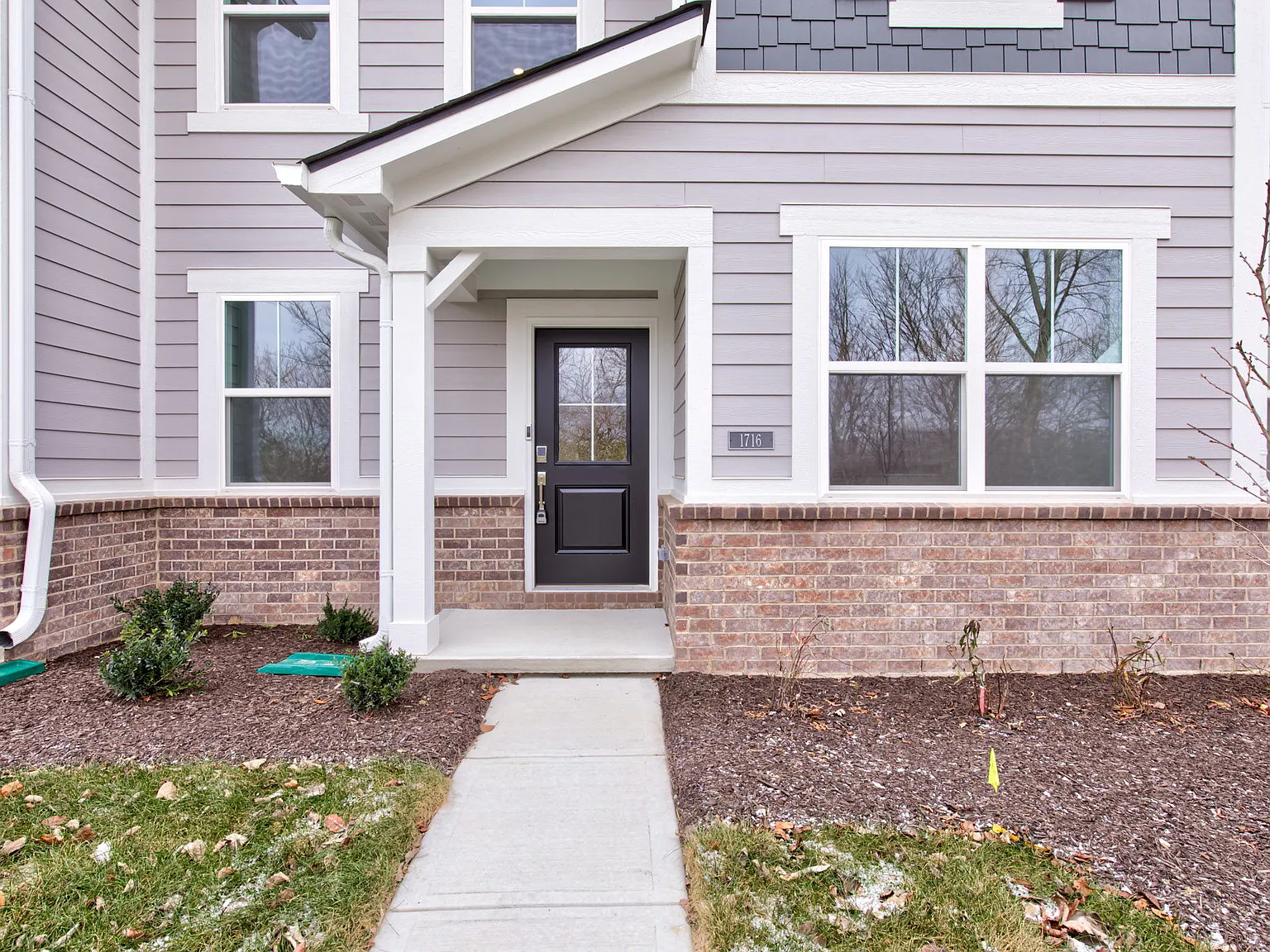 1716 Trinity Ln — Photo 2