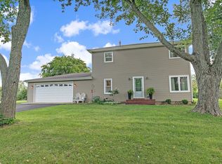 27110 W Highland Rd, Barrington, IL 60010