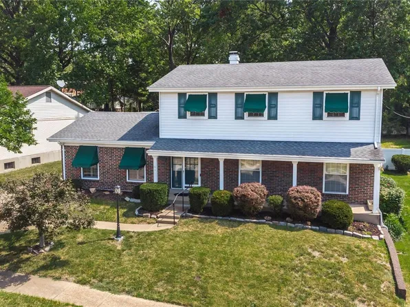 8848 Forest Heights Dr, Saint Louis, MO 63123