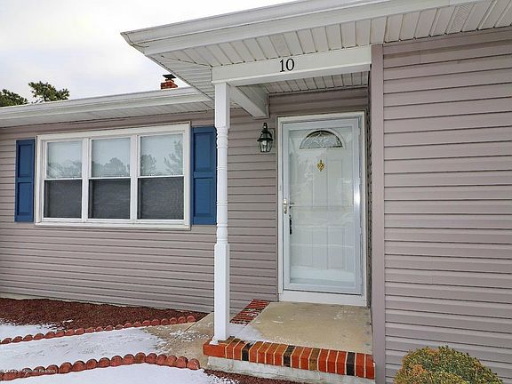 5th image of 10 Whitaker Dr