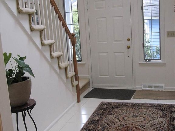 4th image of 24 Saint Agnes Ln