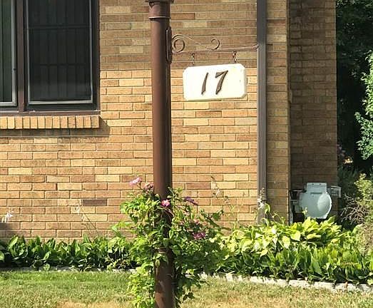 3rd image of 17 Roselawn Ct