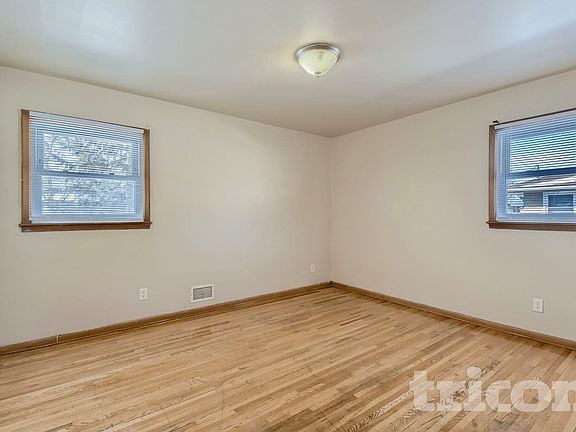 4th image of 3701 Woodbine Ln N