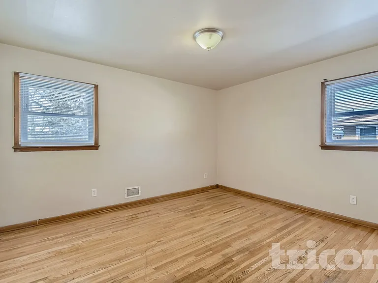 3701 Woodbine Ln N — Photo 4