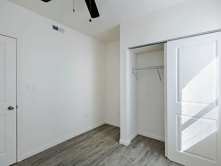 6043 Clemens Ave — Photo 11