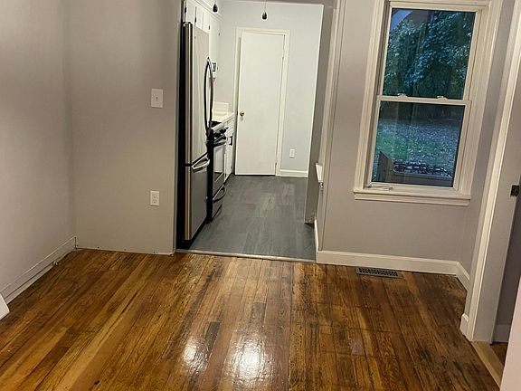 3rd image of 10-12 Market St #2