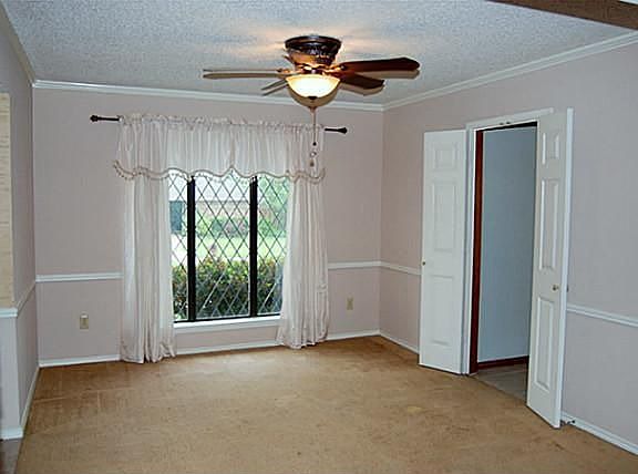 5th image of 2052 Robin Hill Ln