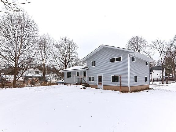 5th image of 35 Vaughn Ct