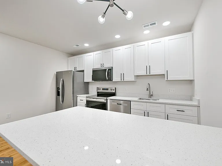 151 N York St #C — Photo 3
