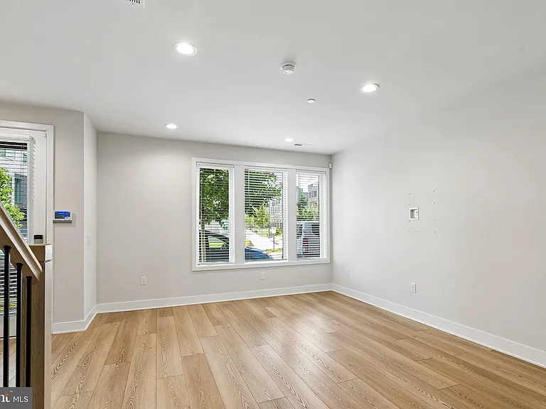 2160 Northbank Pl #166 — Photo 5