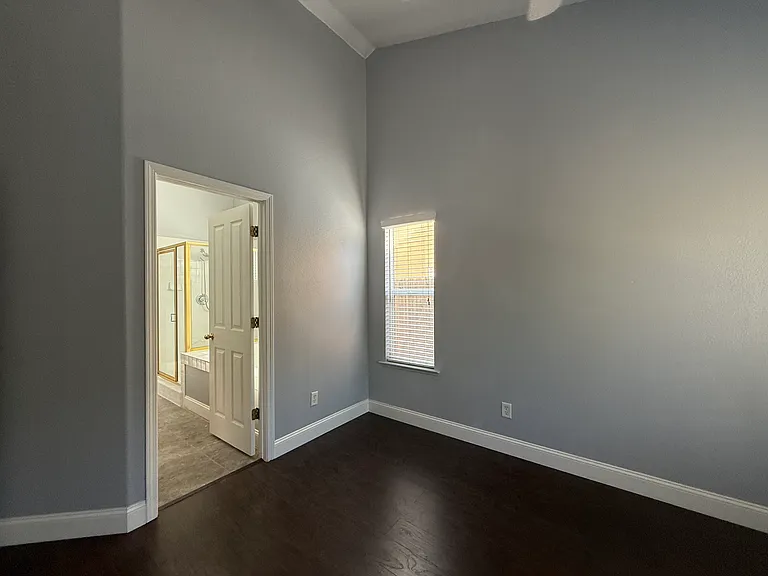 1126 E Pinehurst Ave — Photo 13