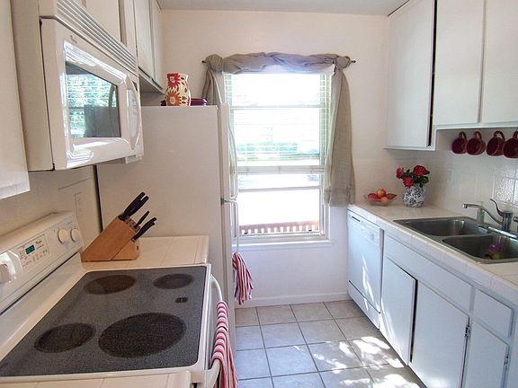3rd image of 1695 Tiburon Ct