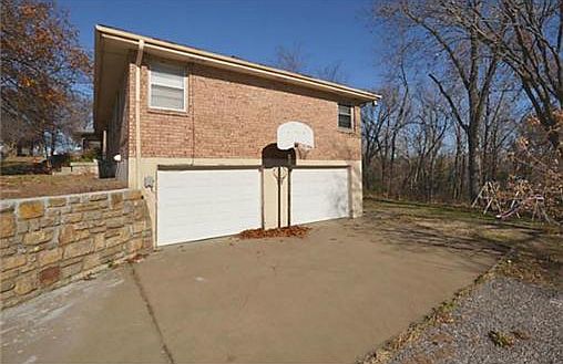 4th image of 581 S Bluegrass Dr
