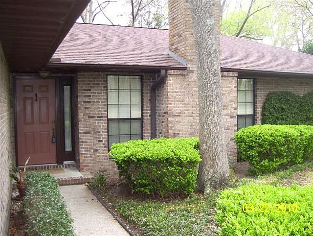 1st image of 211 SE Goldie Way