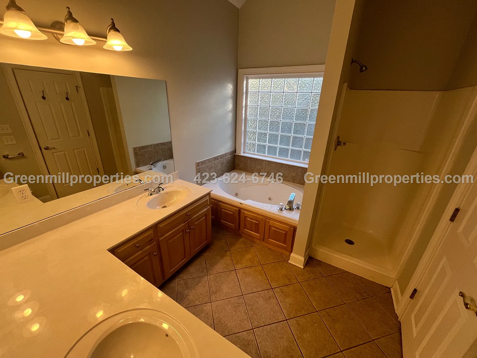3 bed, 2.5 bath, 2300 sqft, $2,295 — Photo 4