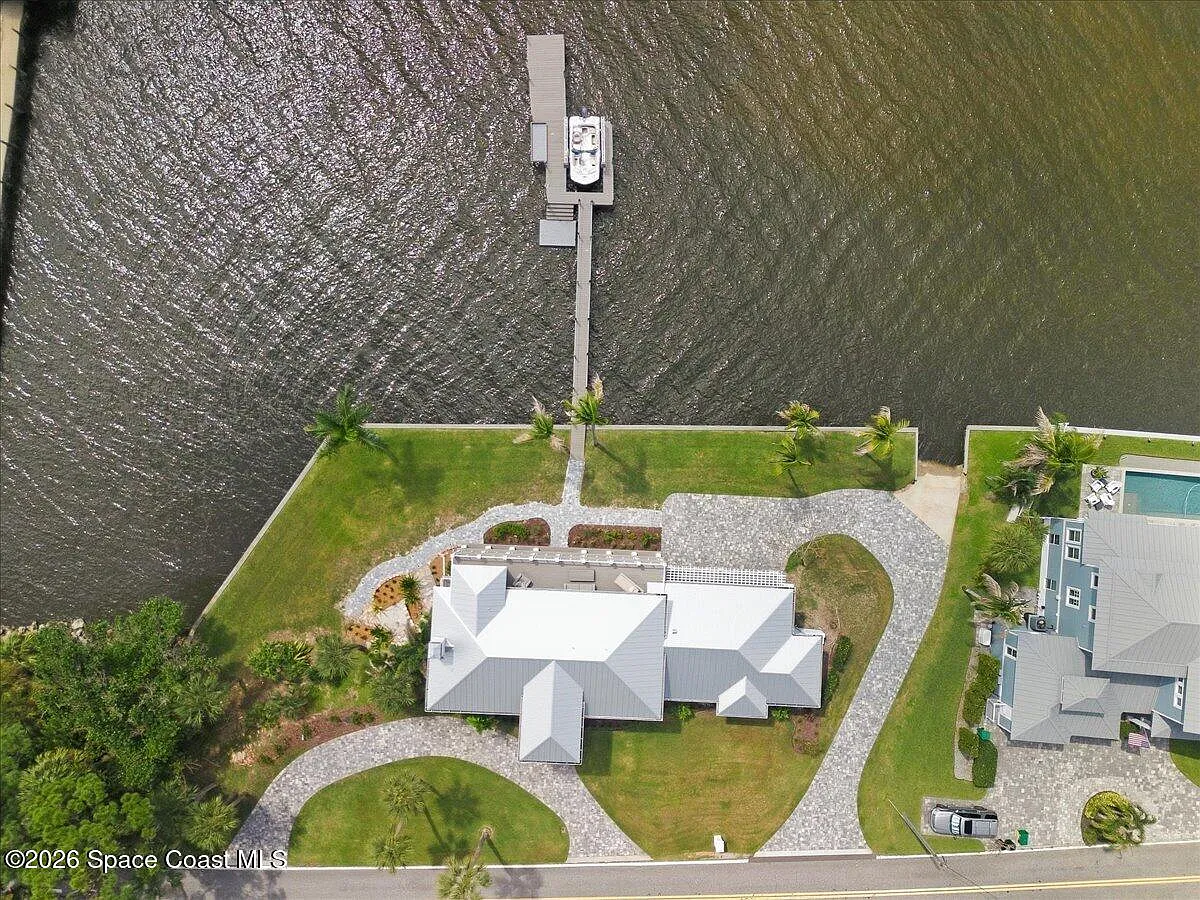 4 bed, 4.5 bath, 4517 sqft, $12,000 — Photo 2