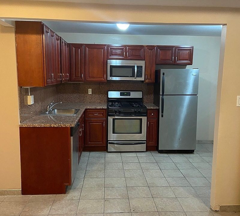 1st image of 3103 90th St #1