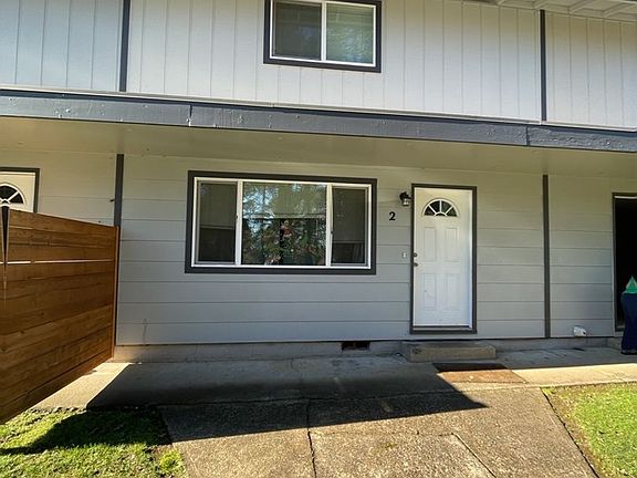 2nd image of 350 NW Willamina Dr APT 4