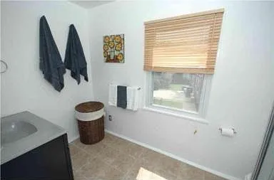 Master bathroom (2/2)