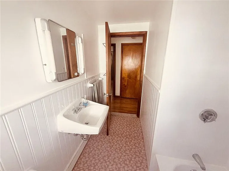 25 Thurston Ave #B — Photo 12