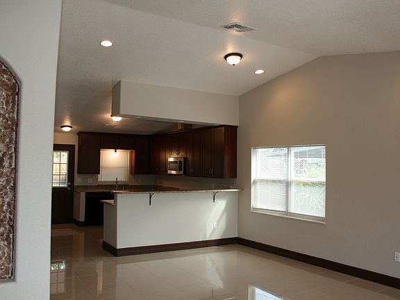 3rd image of 301 Georgia Ave