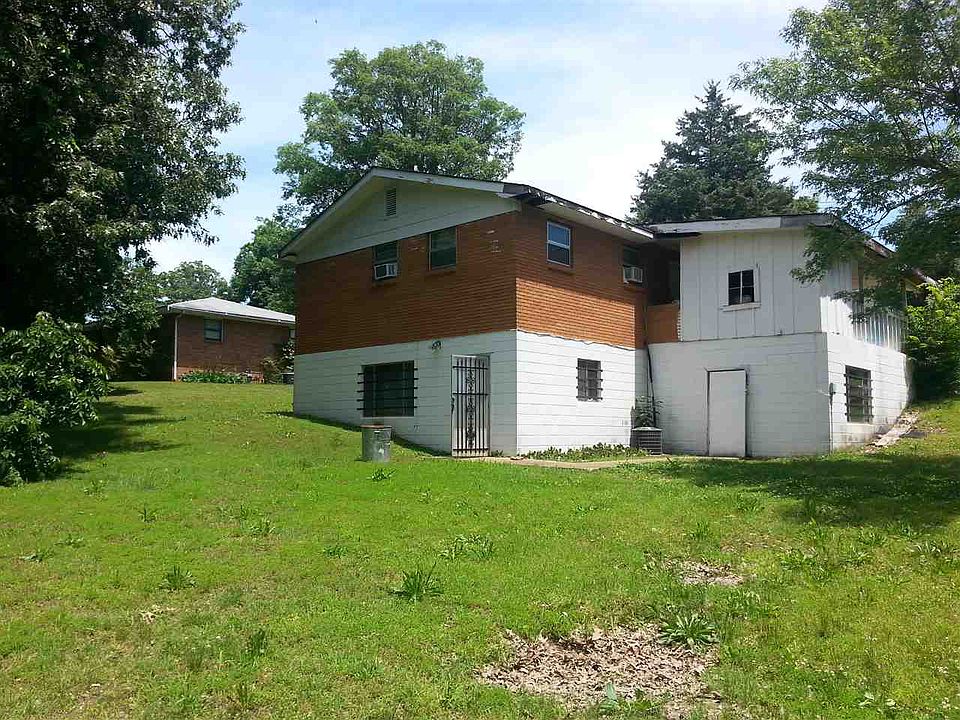 2nd image of 1909 Sanders Ave