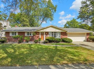 34112 Grove Dr, Livonia, MI 48154